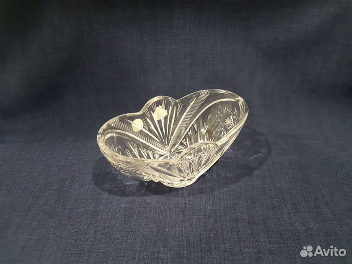 Новый хрустальный салатник-лодочка