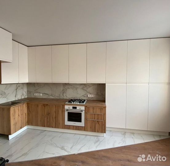 Кухня стильная в потолок