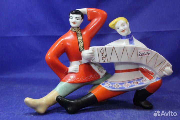 Фарфоровая статуэтка Русский танец перепляс гармош