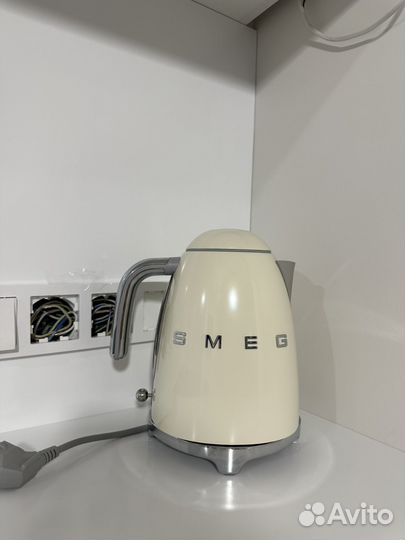 Чайник Smeg 1,7