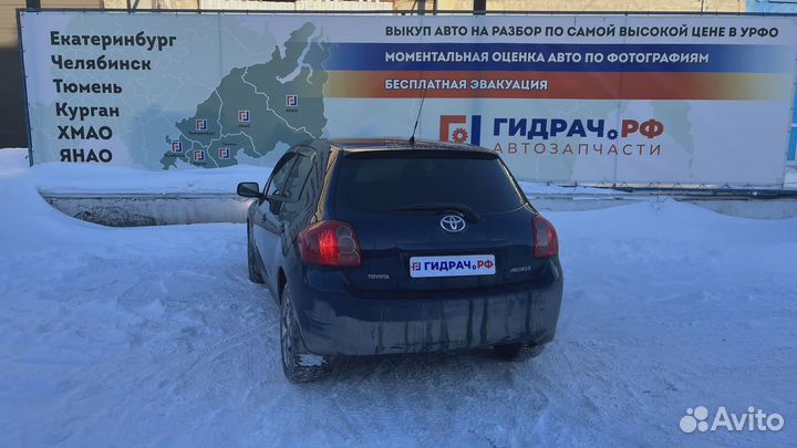 Уплотнитель стекла двери задней правой Toyota Auri