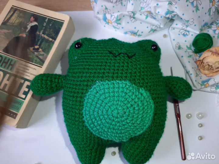 Вязаная игрушка Лягушка