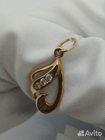 Золотая подвеска с камнем