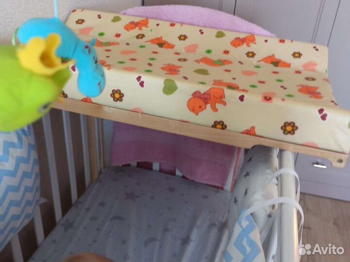 Пеленальная доска на кроватку