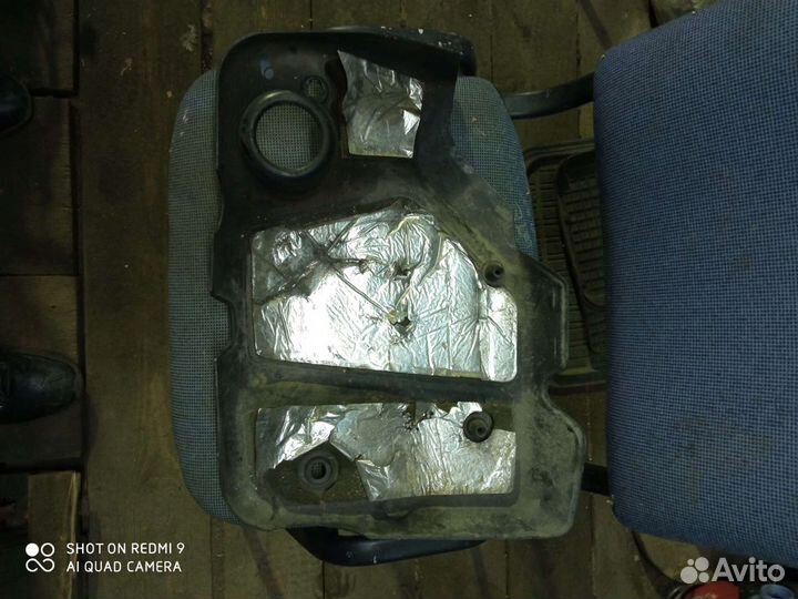 Крышка двигателя