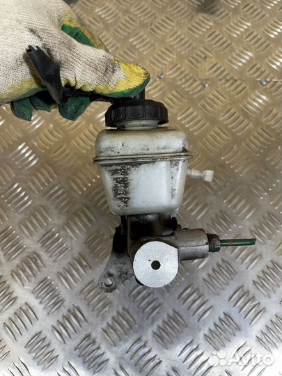 Цилиндр тормозов главный Renault Sandero 2009 2014