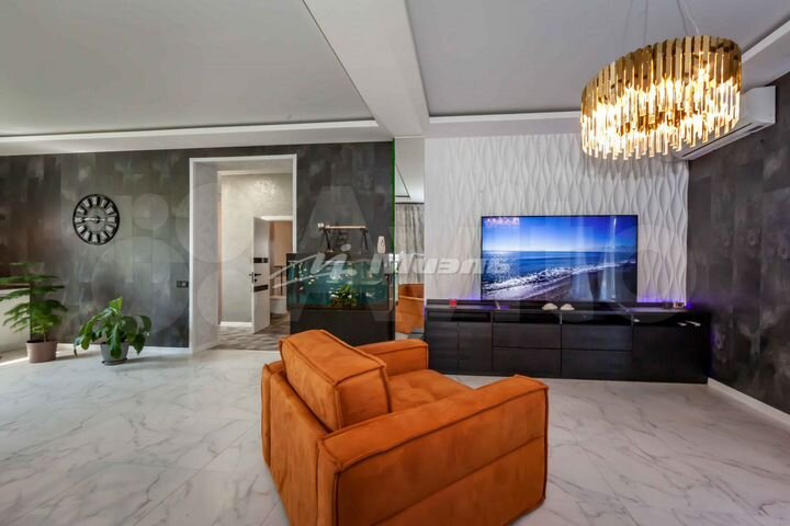 Дом 193,7 м² на участке 4 сот.