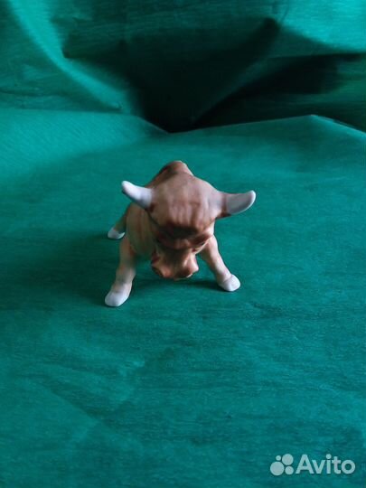 Фигурка быка