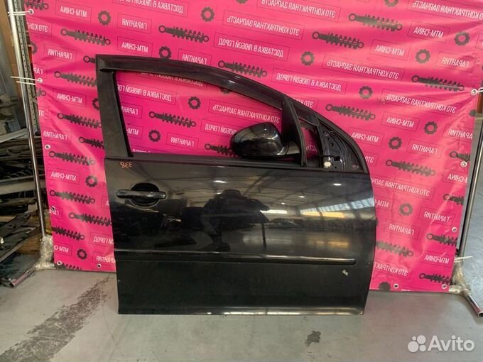 1Дверь передняя левая VW Golf 5 GTI