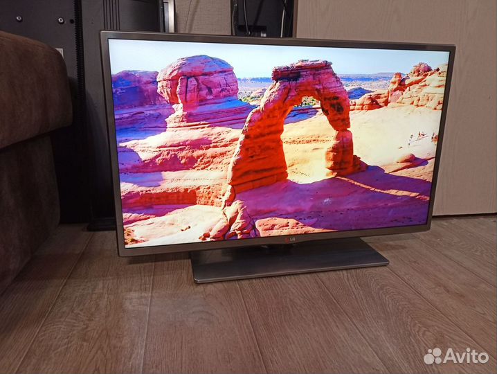 3D Серебристый телевизор LG 32 дюйм 81 см SMART TV