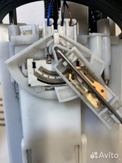 Насос топливный Volkswagen Passat B6 2.0 BMR 2009