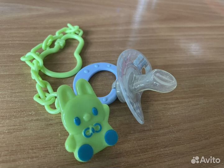 Соска и прищепка