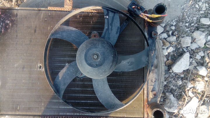Вентилятор радиатора на Фольксваген Поло 03г