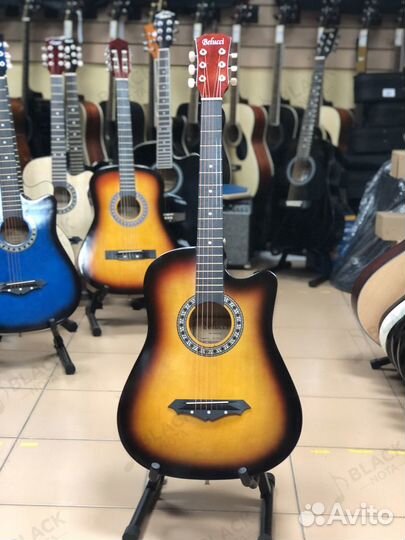 Гитара новая цвет желтый с черной окантовкой