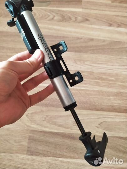 Насос, фонарики, замки и др аксессуары