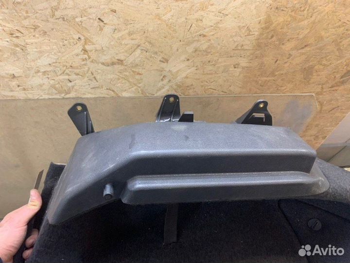Обшивка багажника правая Opel Astra H хетчбэк 1.6