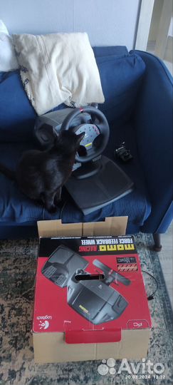 Комплект Logitech momo Racing Force Feedback Wheel