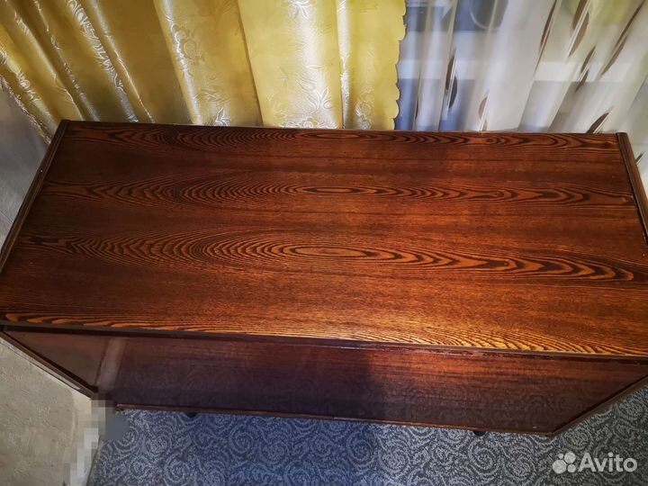 Полированная тумба для хранения