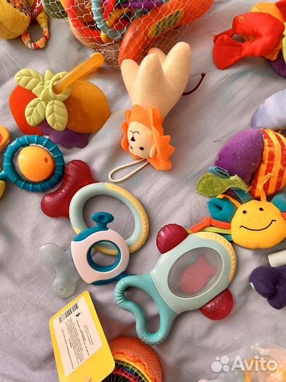 Большой пакет игрушек для малыша