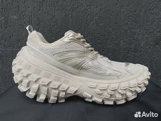 Balenciaga defender