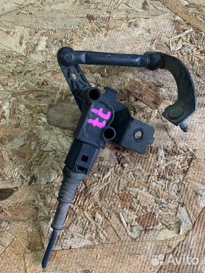 Датчик положения кузова Volkswagen Touran