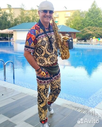 Саксофонист на праздник