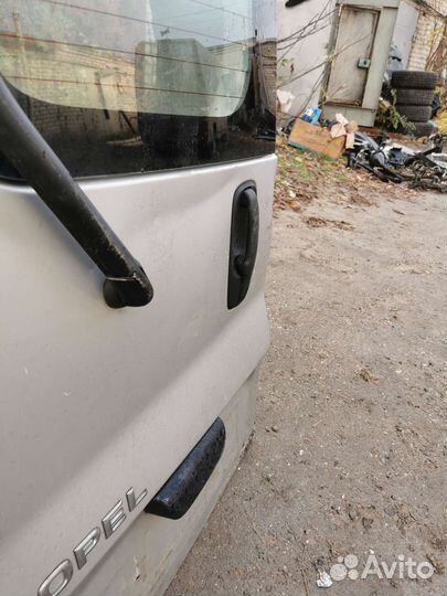 Дверь задняя левая Opel Vivaro
