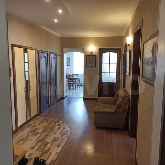 4-к. квартира, 131,8 м², 1/4 эт.