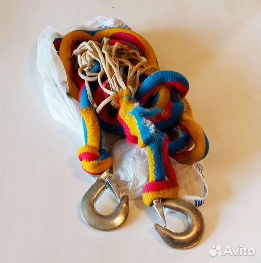 Электронасос для автомобиля и буксировочный крюк