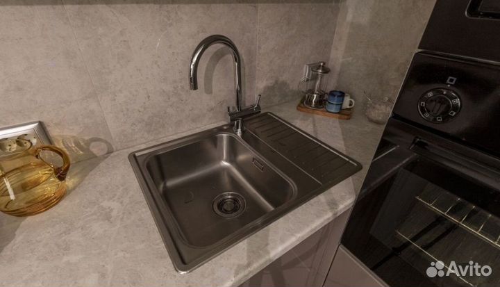 Кухня на заказ без ручек до потолка