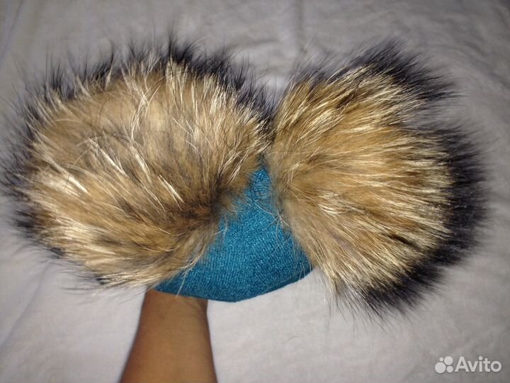 Новая шапка с натуральными пумпонами