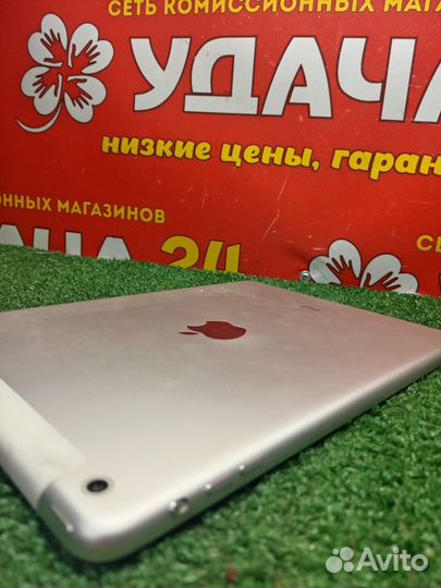 Планшет Apple iPad Air (1-го поколения)