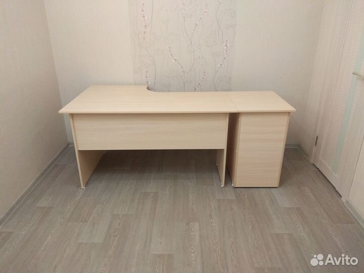 Столы и тумбы