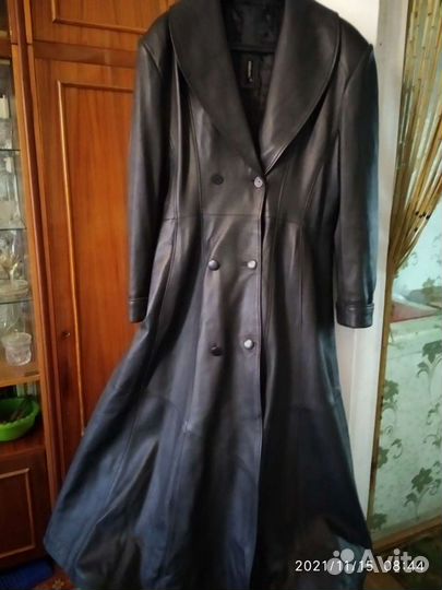 Кожаное зимние пальто с песцом