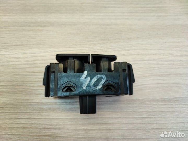 Кнопка аварийной сигнализации Renault Sandero