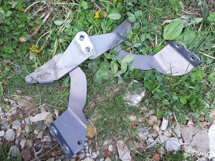 Петля капота правая Ford Kuga 2008)