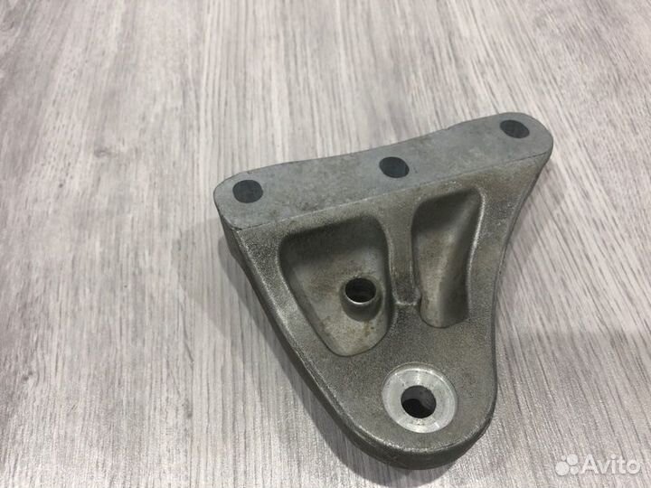 Кронштейн опоры двигателя Volkswagen Polo 5 седан