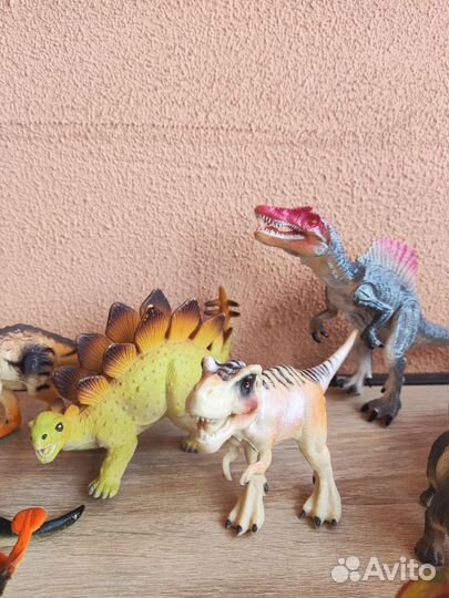 Фигурки животных (динозавры)