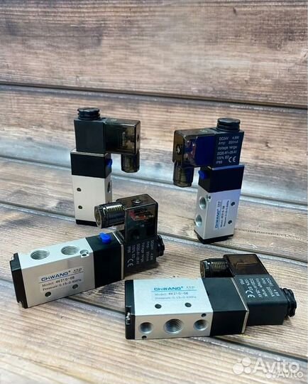 Электромагнитный пневмораспределитель 5/2 4v210-08