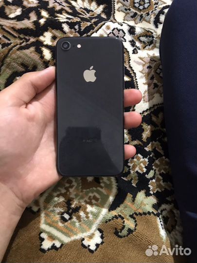 Телефон iPhone 8 64 gb