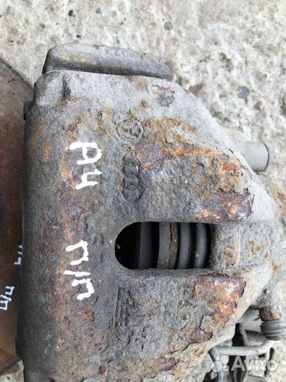 Передний правый суппорт Audu a4 b6 b7 ауди а4 б6 б