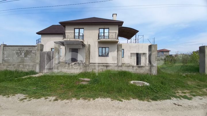 Дом 305,7 м² на участке 10 сот.