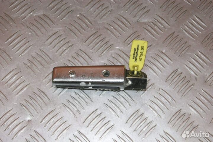 Подножка пассажира левая Suzuki Intruder 400