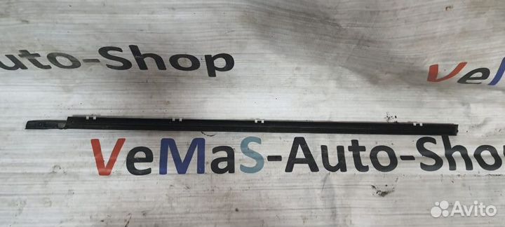 Молдинг стекла двери передней правый Nissan Qashqa