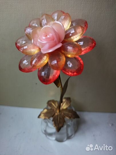 Цветы из стекла и пластика
