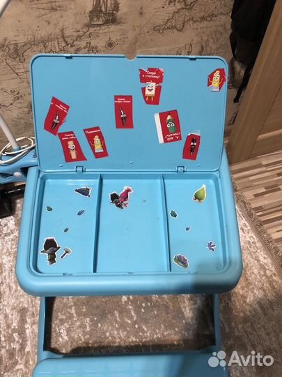 Пластиковый стол парта