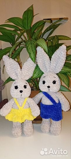 Вязаные игрушки ручной работы. Зайки и котики