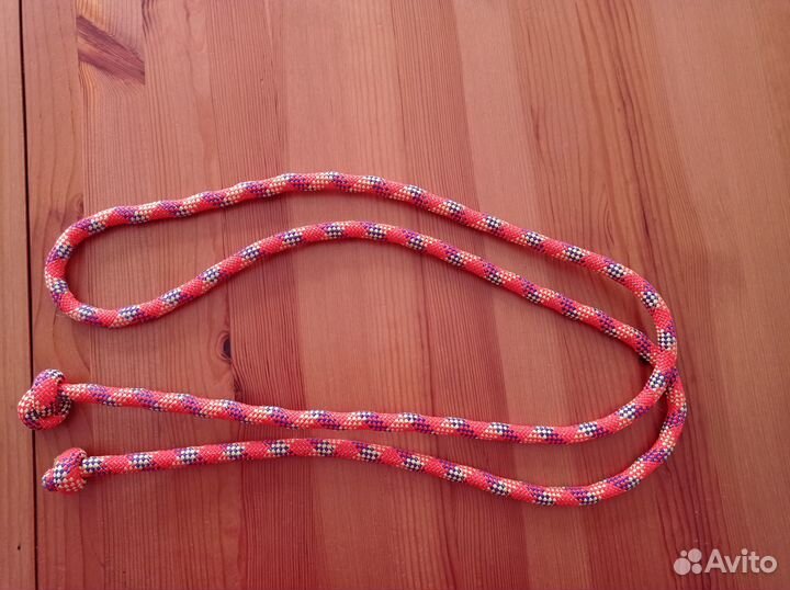 Гимнастическая скакалка