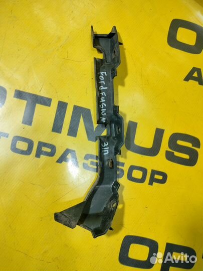 Направляющая заднего бампера правая Ford Fusion