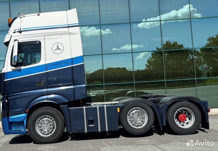 Pазбираем грузовик Mercedes-Benz Actros mpiv с 201